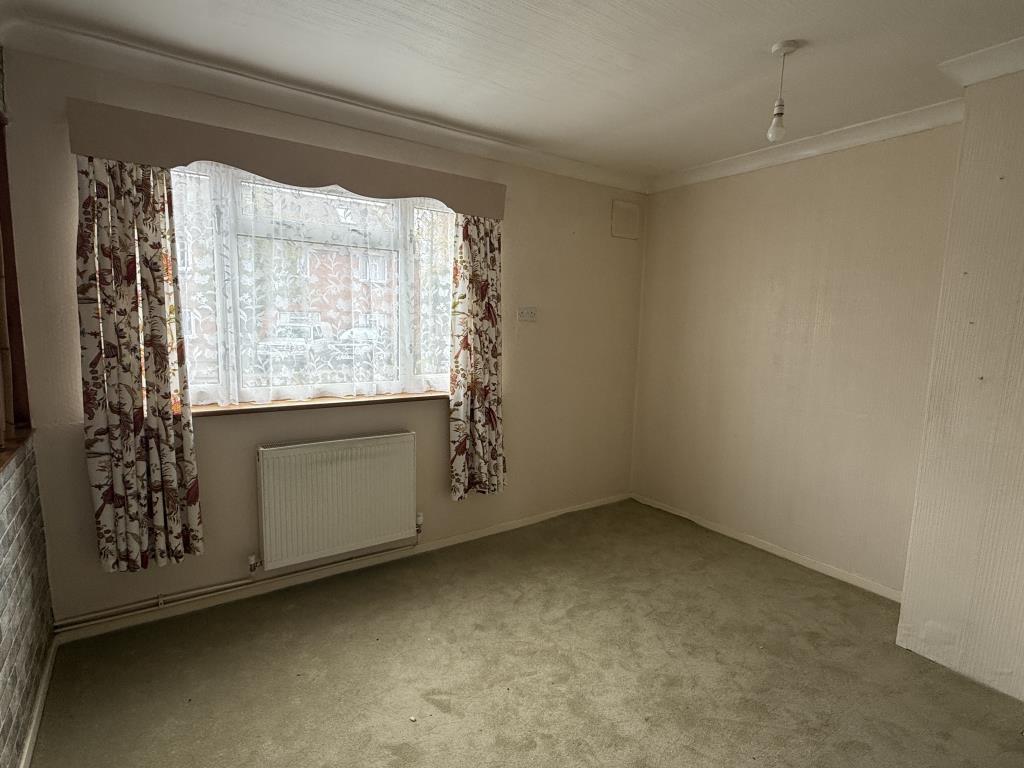 Lot: 148 - HOUSE IN NEED OF REFURBISHMENT - Dining Room in House in need of refurbishment